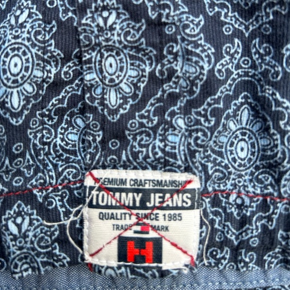 Tommy Hilfiger Mens Short Sleeve Button Down Shirt. Size Large - Picture 6 of 6